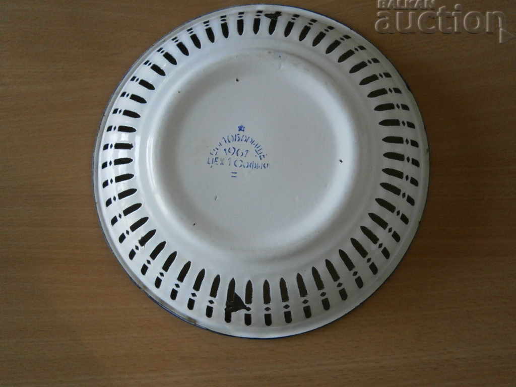 Παράδοση Παλιά κατσαρόλα με σμάλτο, φρούτα, εμαγιέ δοχείο Παράδοση Παλιά κατσαρόλα με σμάλτο, φρούτα, εμαγιέ δοχείο