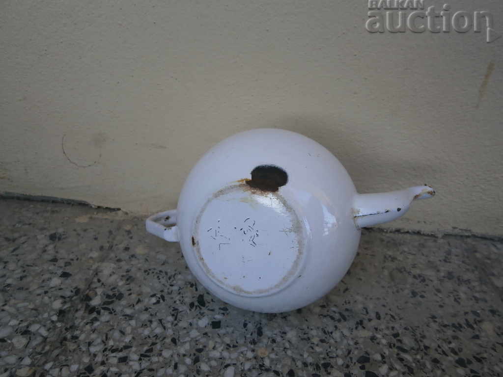 Delivery of Enamelled teapot from the sauce small dish with enamel 60s Delivery of Enamelled teapot from the sauce small dish with enamel 60s