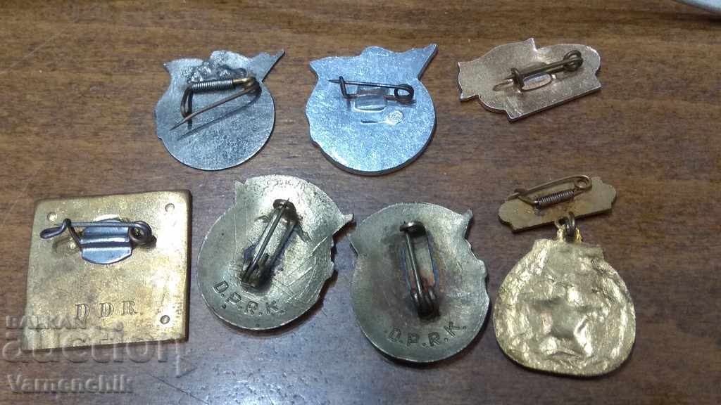 Lot badges NORTH KOREA VIETNAM 1960-70 - 5 Lot badges NORTH KOREA VIETNAM 1960-70 - 5