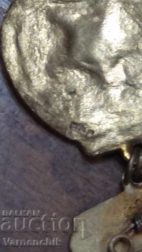 Lot badges NORTH KOREA VIETNAM 1960-70 - 6 Lot badges NORTH KOREA VIETNAM 1960-70 - 6