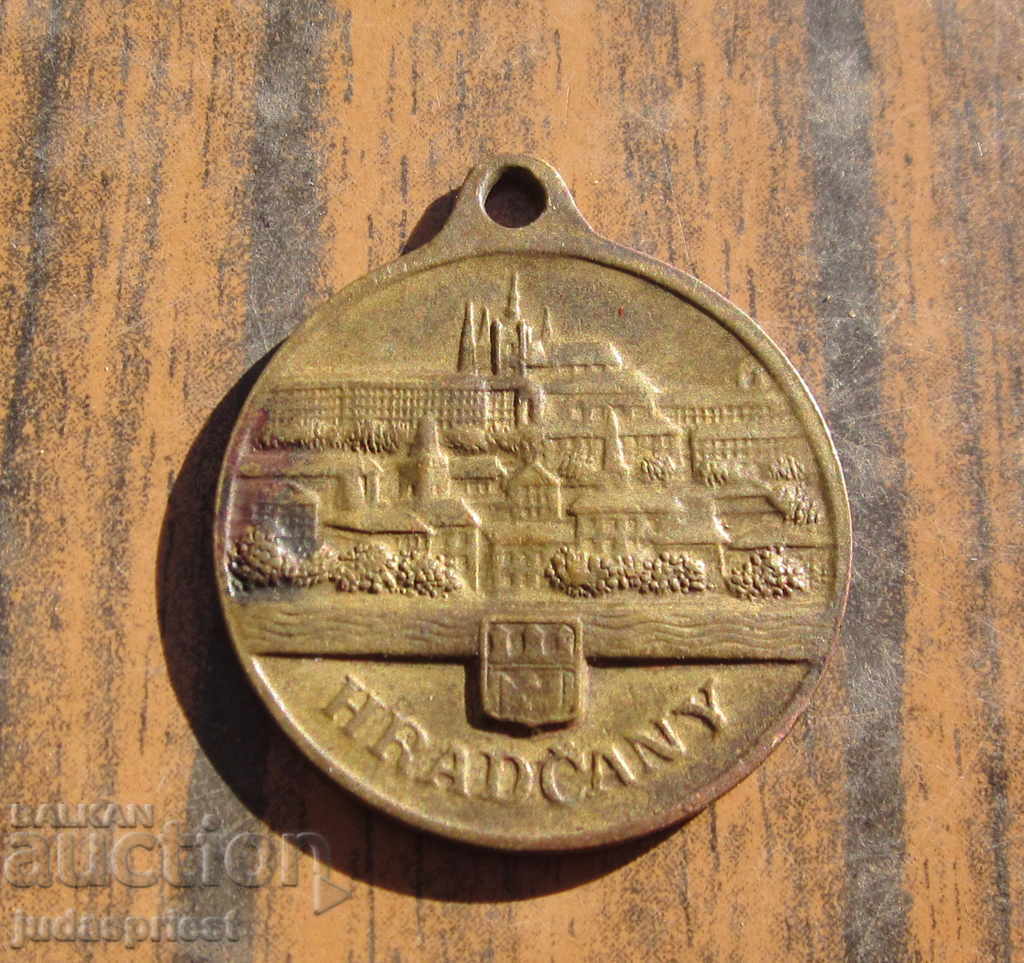 Delivery of old bronze medal from 1955 Delivery of old bronze medal from 1955