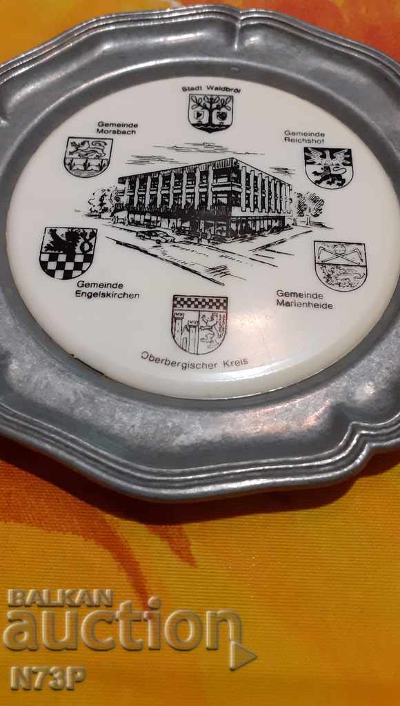 SMALL PLATE. COLLECTION. COAT OF ARMS. with price 6.00 BGN | € 3.07 SMALL PLATE. COLLECTION. COAT OF ARMS. with price 6.00 BGN | € 3.07