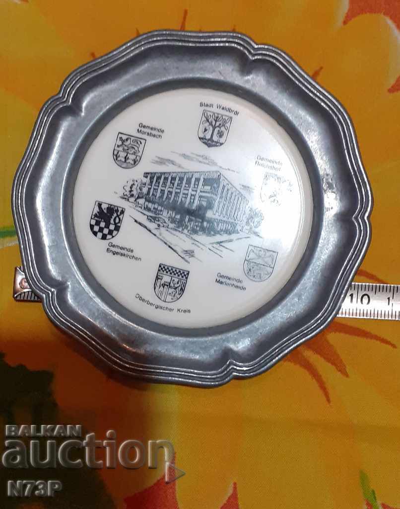 SMALL PLATE. COLLECTION. COAT OF ARMS. - 5 SMALL PLATE. COLLECTION. COAT OF ARMS. - 5