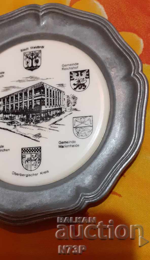 SMALL PLATE. COLLECTION. COAT OF ARMS. - 6 SMALL PLATE. COLLECTION. COAT OF ARMS. - 6