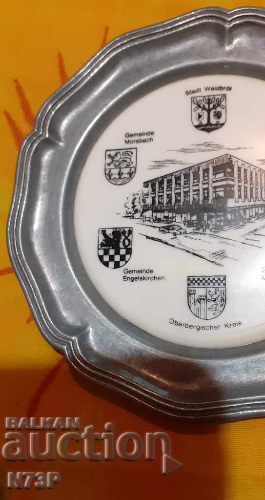 SMALL PLATE. COLLECTION. COAT OF ARMS. - 7 SMALL PLATE. COLLECTION. COAT OF ARMS. - 7