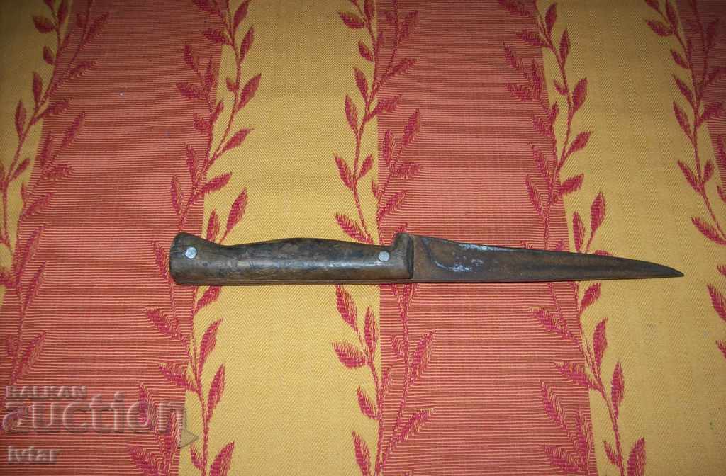 Knife - 8 with price 12.00 BGN | € 6.14