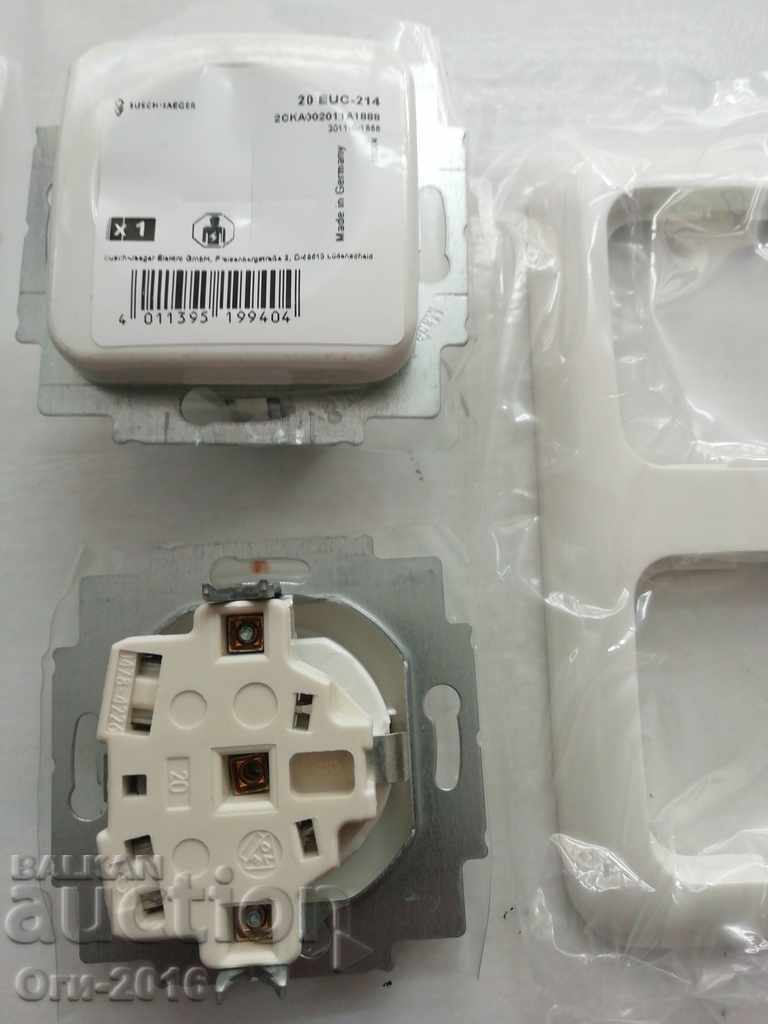 Δύο μονές επαφές με κοινή μπροστινή κονσόλα με τιμή 4.00 BGN | € 2.05 Δύο μονές επαφές με κοινή μπροστινή κονσόλα με τιμή 4.00 BGN | € 2.05