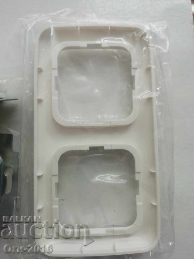 Παράδοση Δύο μονές επαφές με κοινή μπροστινή κονσόλα Παράδοση Δύο μονές επαφές με κοινή μπροστινή κονσόλα