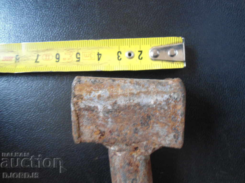 Auction An old hammer Auction An old hammer