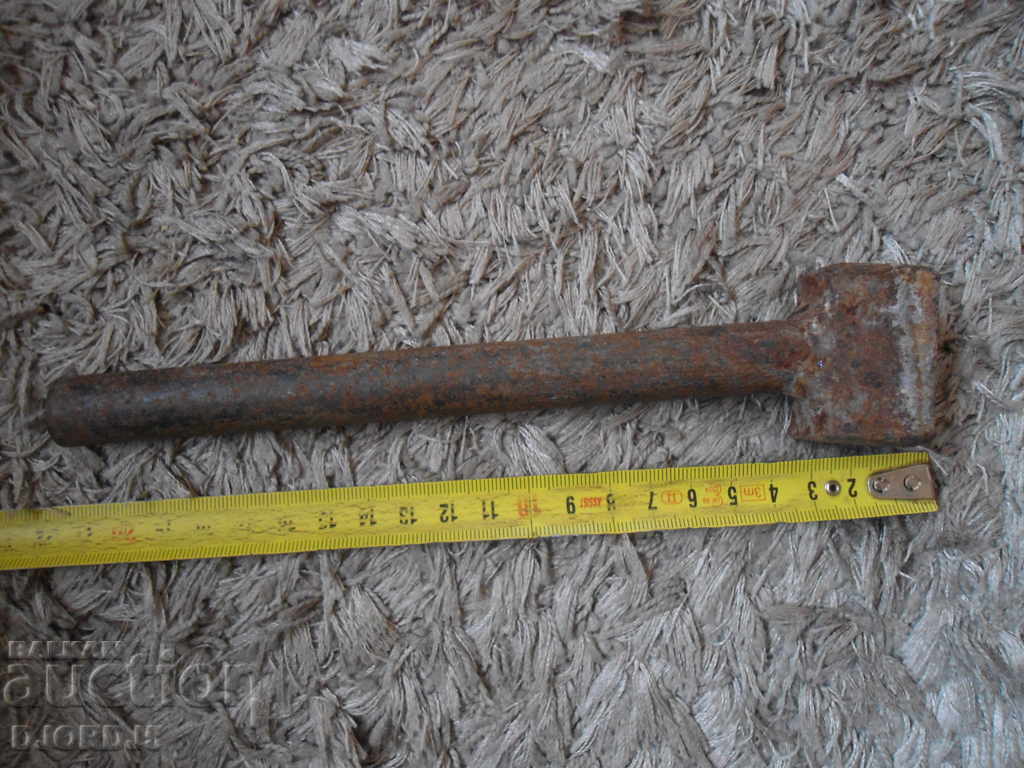 Delivery of An old hammer Delivery of An old hammer