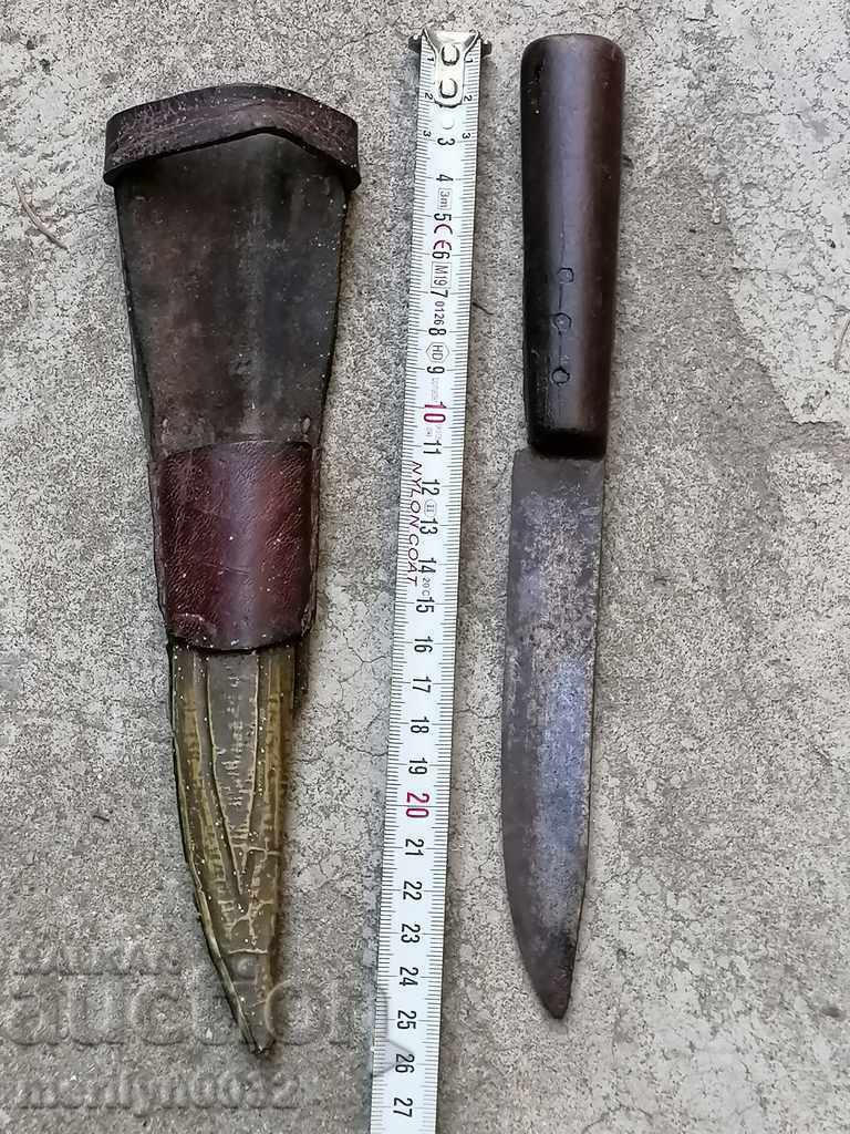 Παράδοση Παλιό μαχαίρι με σφραγίδα θήκης στη λεπίδα