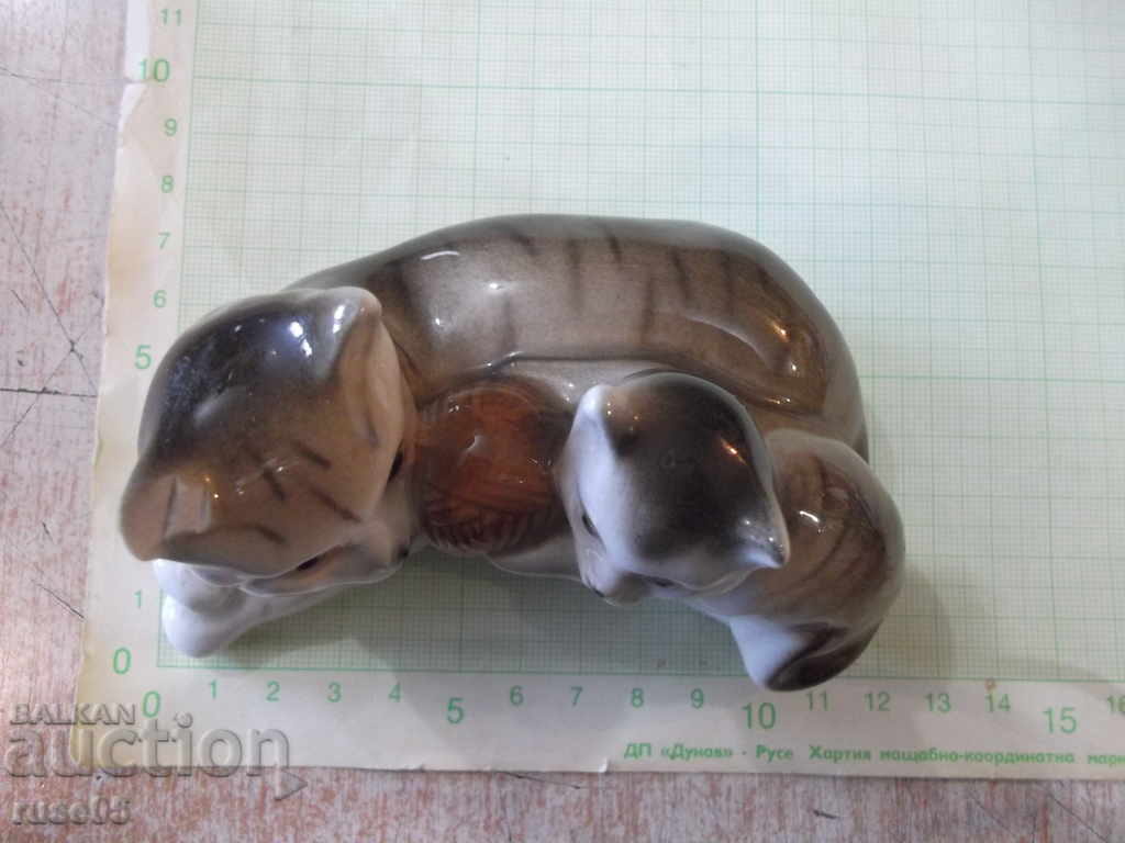 Δημοπρασία Γάτες από πορσελάνη Δημοπρασία Γάτες από πορσελάνη