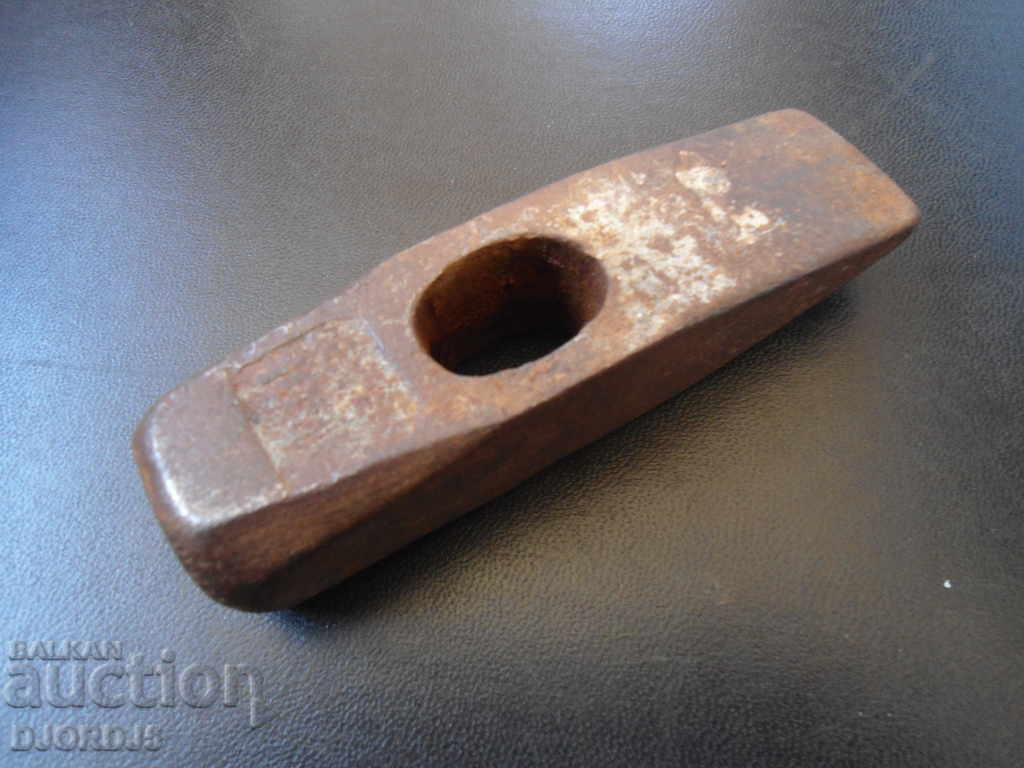 Licitație Cu ciocanul marcat