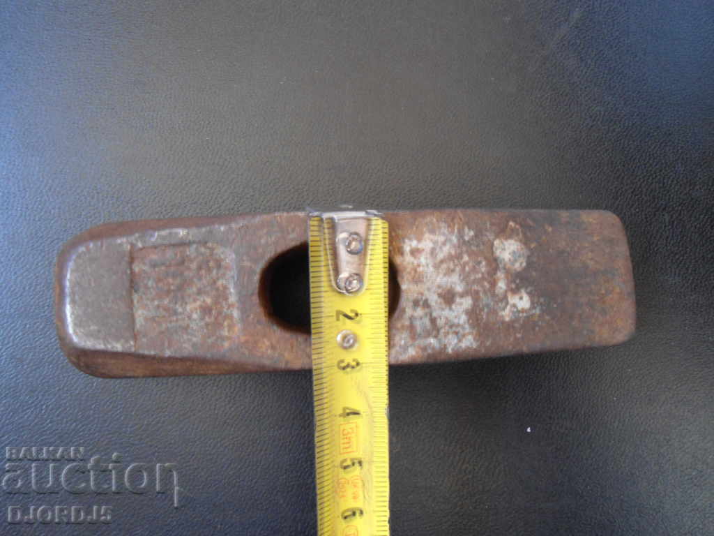 Livrarea Cu ciocanul marcat