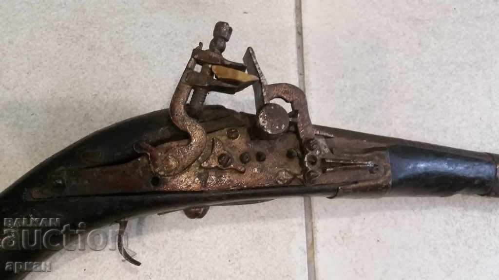 Old flintlock pistol with price 600.00 BGN | € 306.78