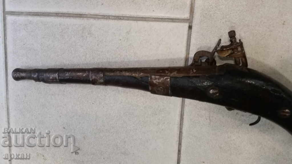 Auction  Old flintlock pistol