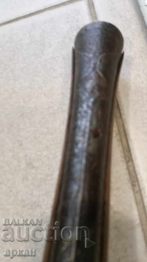 Livrarea un vechi pistol de mare cu o țeavă de îmbarcare de mare calibru