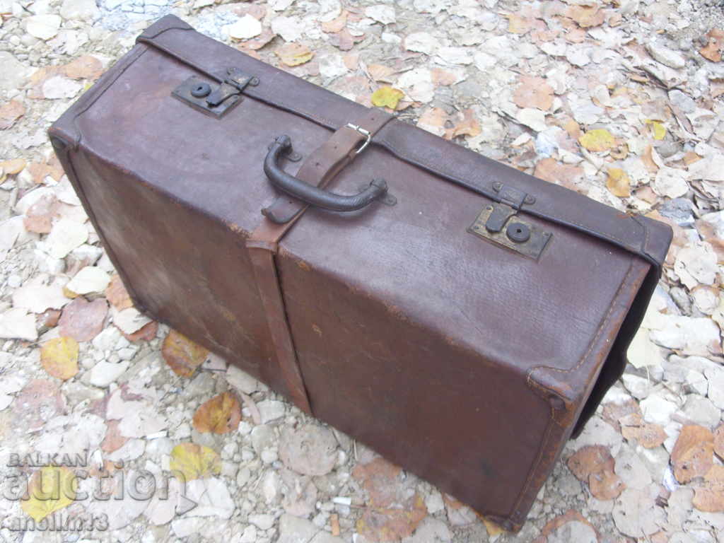 OLD LARGE LEATHER SUITCASE with price 120.00 BGN | € 61.36 OLD LARGE LEATHER SUITCASE with price 120.00 BGN | € 61.36
