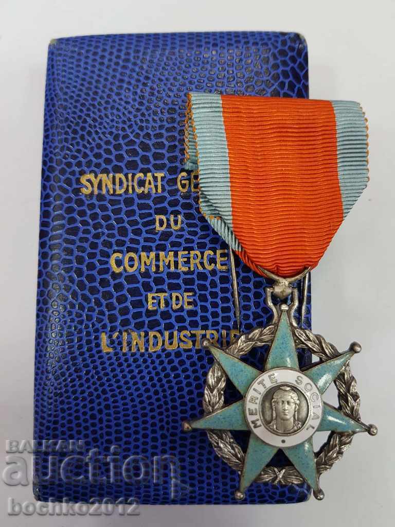 Collectible French medal medal with ribbon and box