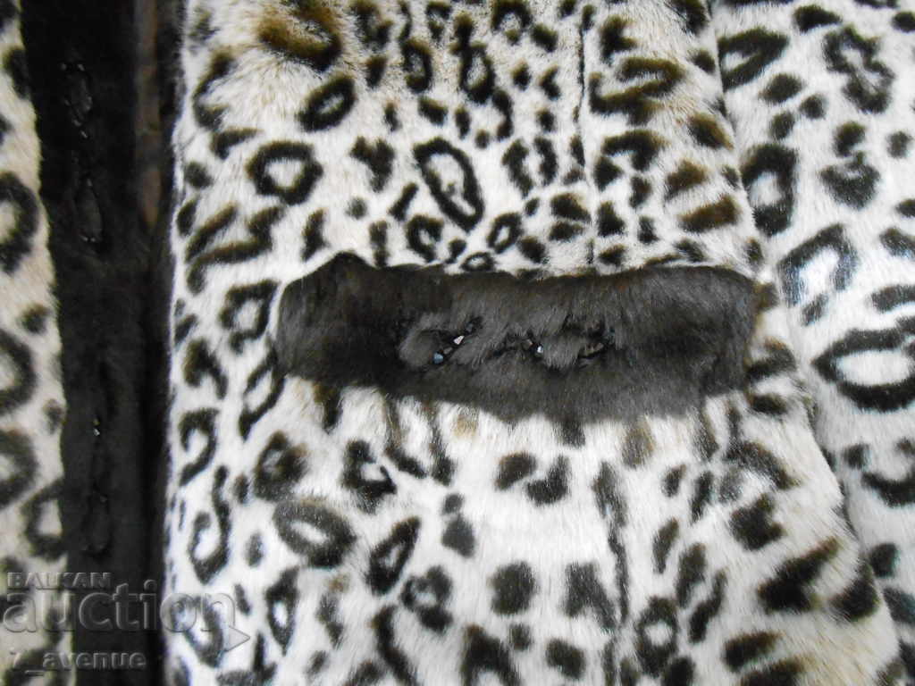 Palton elegant de designer, lux si calitate, nou, N 42 cu preț 369.00 BGN | € 188.67 Palton elegant de designer, lux si calitate, nou, N 42 cu preț 369.00 BGN | € 188.67