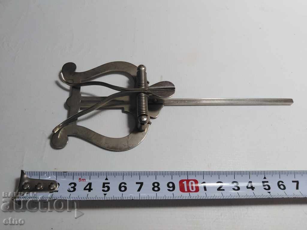 Auction OLD METAL STAND, SCORING CLAMP Auction OLD METAL STAND, SCORING CLAMP