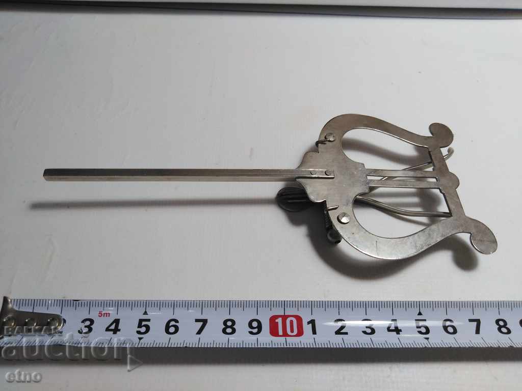 Delivery of OLD METAL STAND, SCORING CLAMP Delivery of OLD METAL STAND, SCORING CLAMP