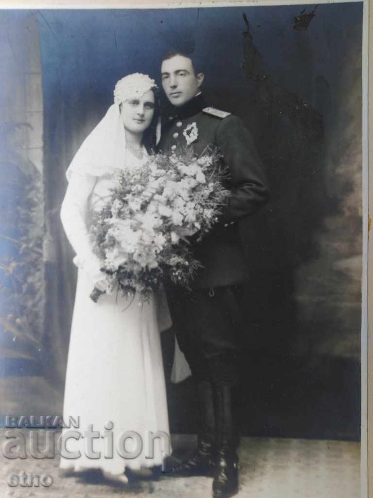 1933 ROYAL PICTURE-CARDBOARD, uniform, bride, OFFICER with price 30.00 BGN | € 15.34 1933 ROYAL PICTURE-CARDBOARD, uniform, bride, OFFICER with price 30.00 BGN | € 15.34