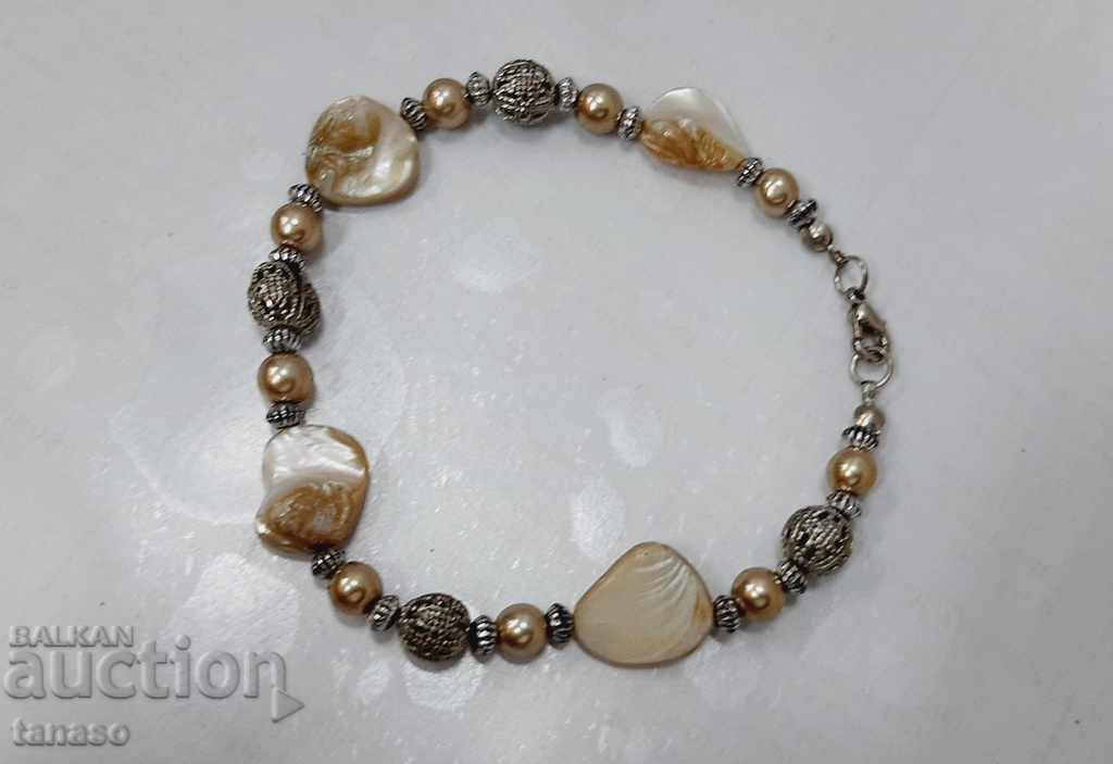 Auction  Old bracelet, mother-of-pearl and Tibetan silver (1.3)