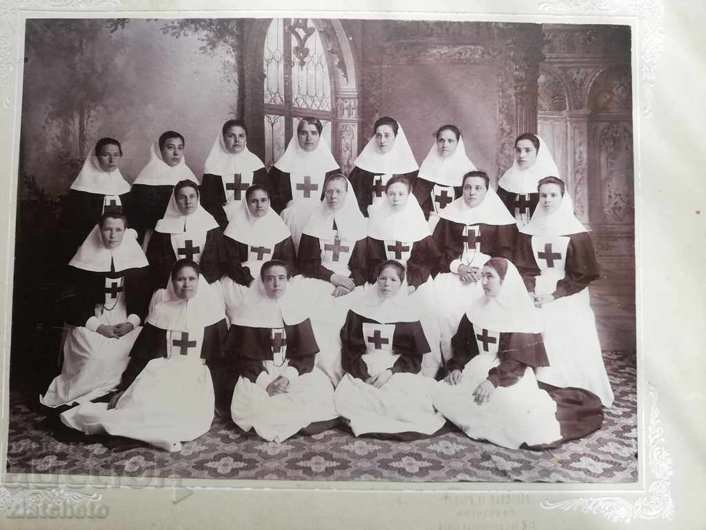 Foto veche Carton dur - Crucea Roșie Bulgară cu preț 140.00 BGN | € 71.58 Foto veche Carton dur - Crucea Roșie Bulgară cu preț 140.00 BGN | € 71.58