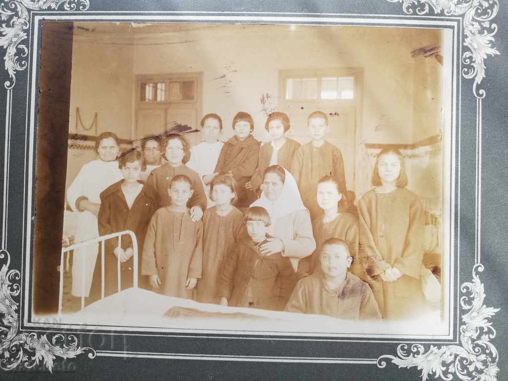 Old photo Hard cardboard - Orphans with price 16.00 BGN | € 8.18