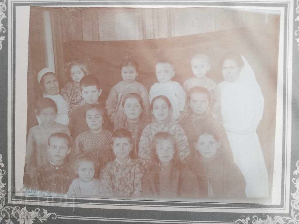 Auction  Old photo Hard cardboard - Orphans