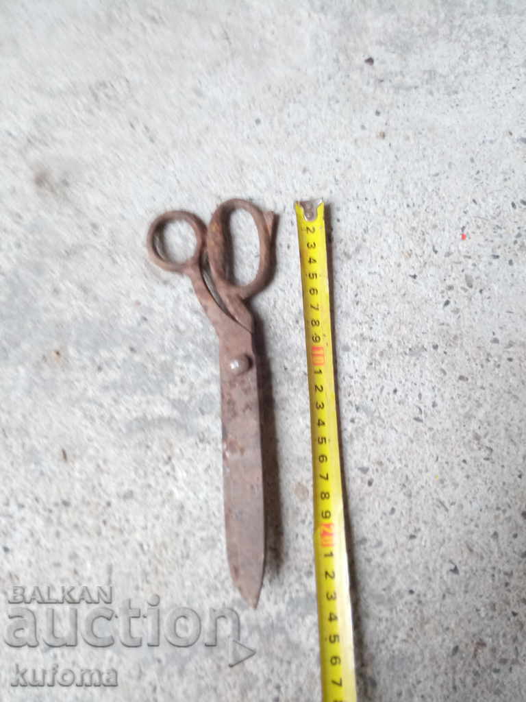 Old scissors with price 19.99 BGN | € 10.22 Old scissors with price 19.99 BGN | € 10.22
