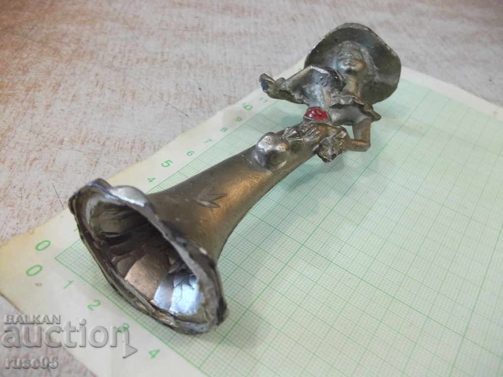 Old metal figure of an urban woman from highlife - 322 g. with price 20.00 BGN | € 10.23 Old metal figure of an urban woman from highlife - 322 g. with price 20.00 BGN | € 10.23