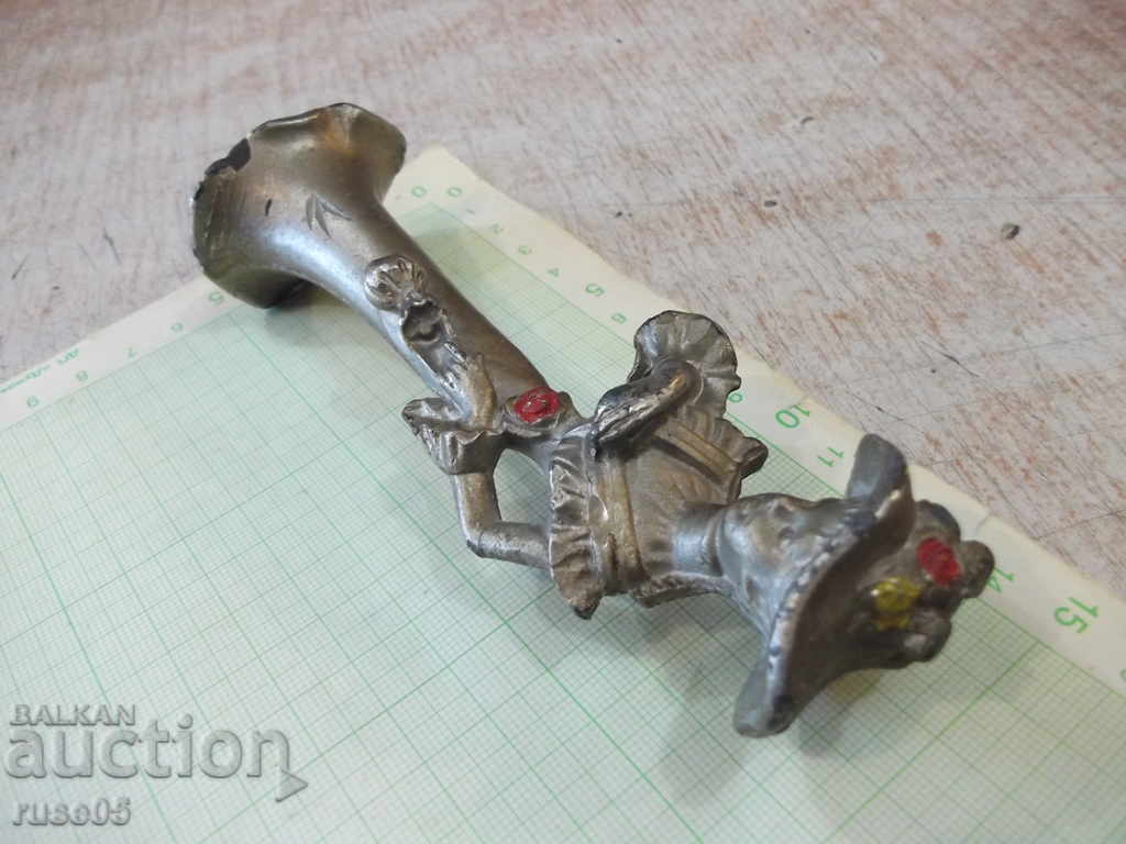 Delivery of Old metal figure of an urban woman from highlife - 322 g. Delivery of Old metal figure of an urban woman from highlife - 322 g.