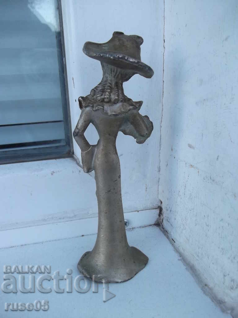 Old metal figure of an urban woman from highlife - 322 g. - 7 Old metal figure of an urban woman from highlife - 322 g. - 7