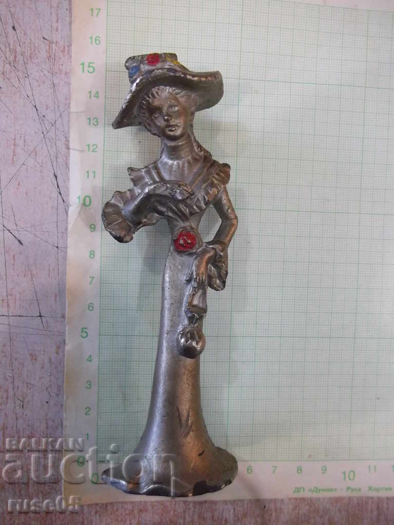 Old metal figure of an urban woman from highlife - 322 g.