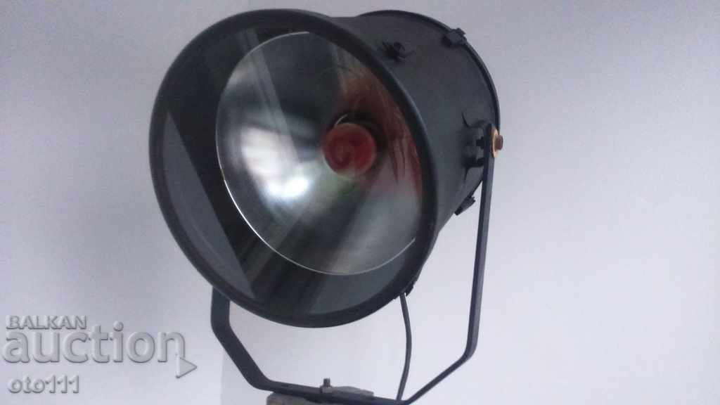 Auction  LIGHTING FLUID, FLOODLIGHT ON TRIPOD, TRIPOD, TRIPOD