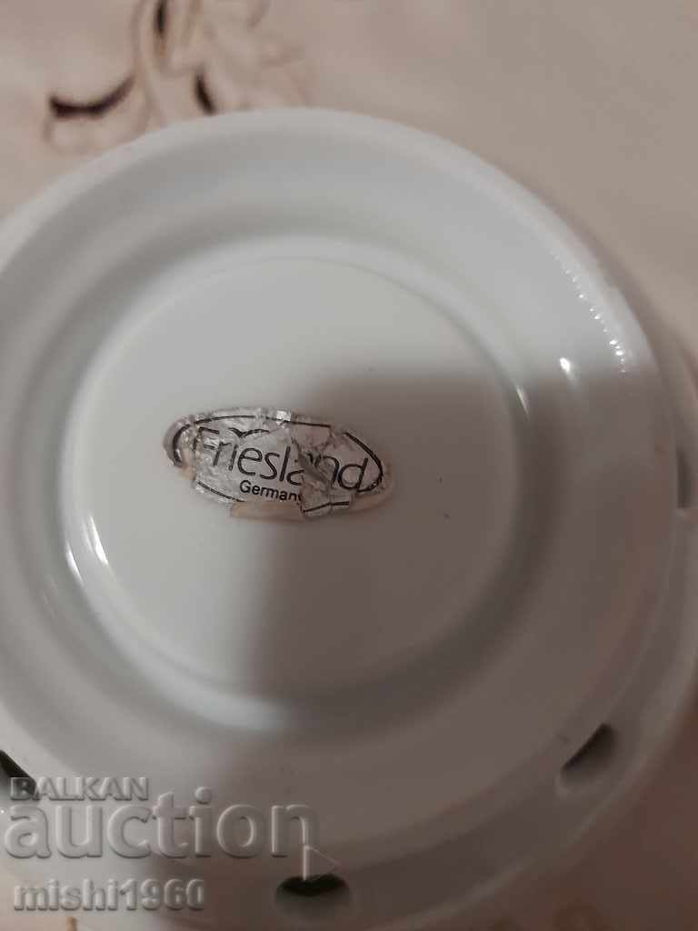 Porcelain heating pot with price 4.00 BGN | € 2.05