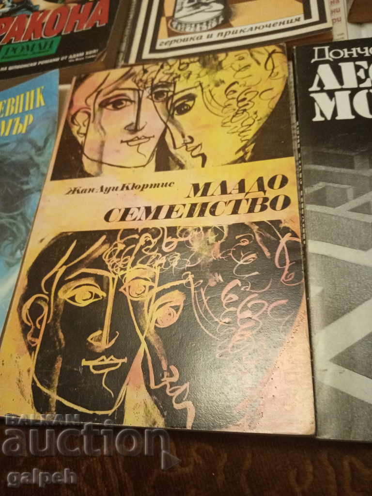 Delivery of BOOKS for CONNOISSEURS - 6 pcs. from BGN 3 Delivery of BOOKS for CONNOISSEURS - 6 pcs. from BGN 3