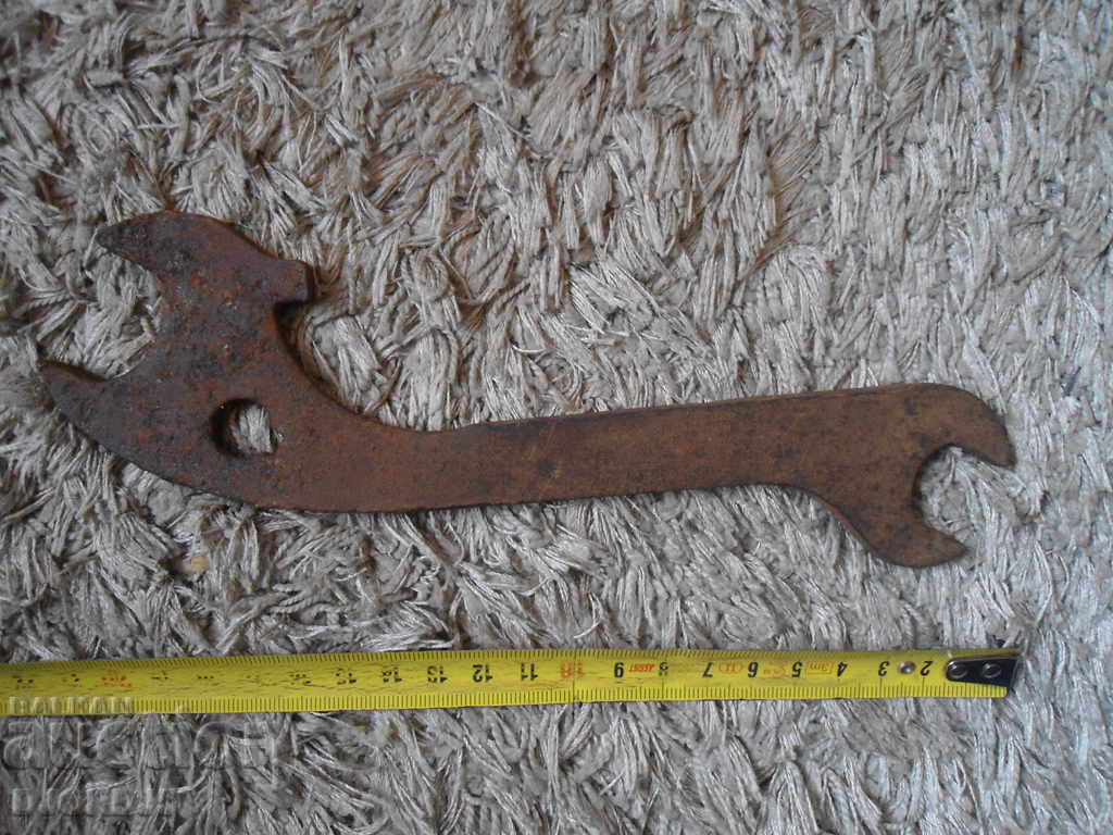 Auction Old key Auction Old key