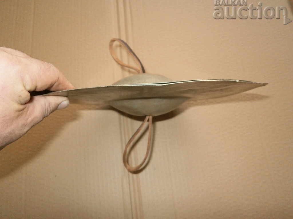 Delivery of a pair of antique cymbal cymbals