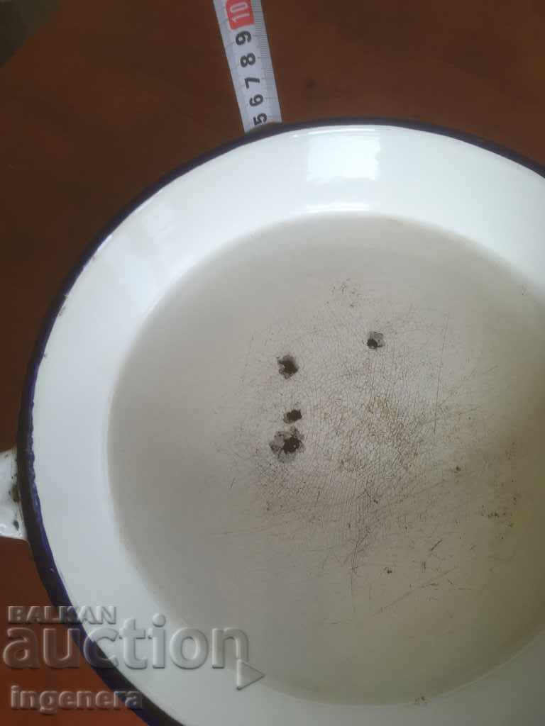 PAN ENAMELED COURT - 1961 PRESENTLY PRESERVED - 5 PAN ENAMELED COURT - 1961 PRESENTLY PRESERVED - 5