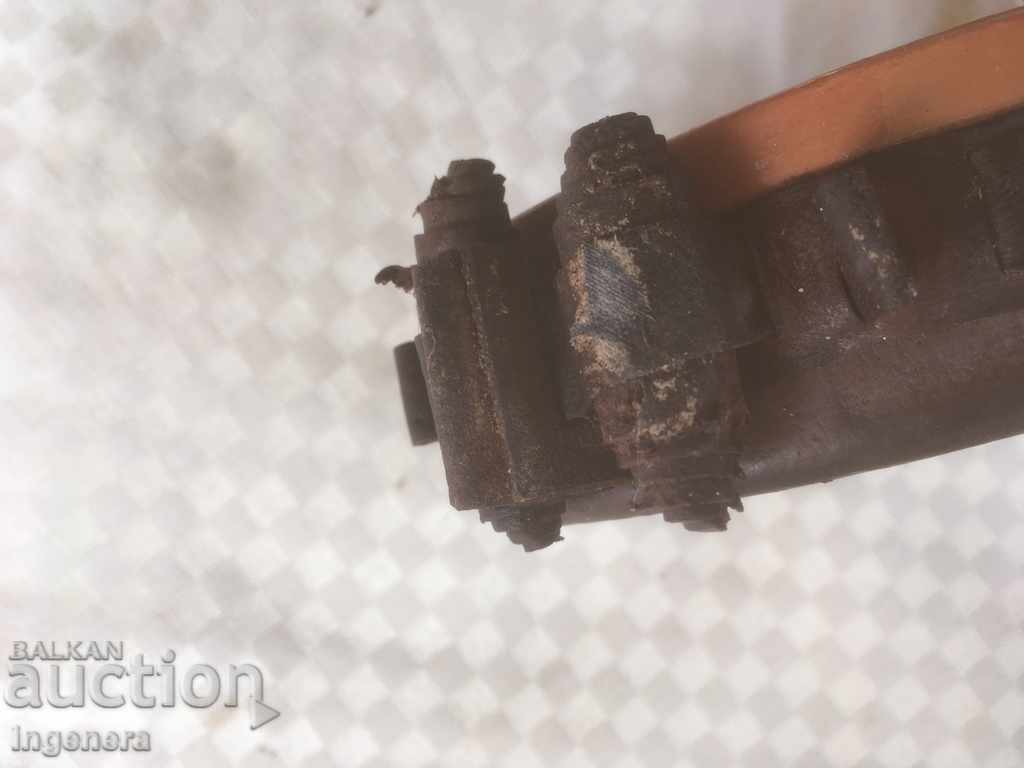 Auction COURT BOWL OF CERAMICS AND LEATHER Auction COURT BOWL OF CERAMICS AND LEATHER