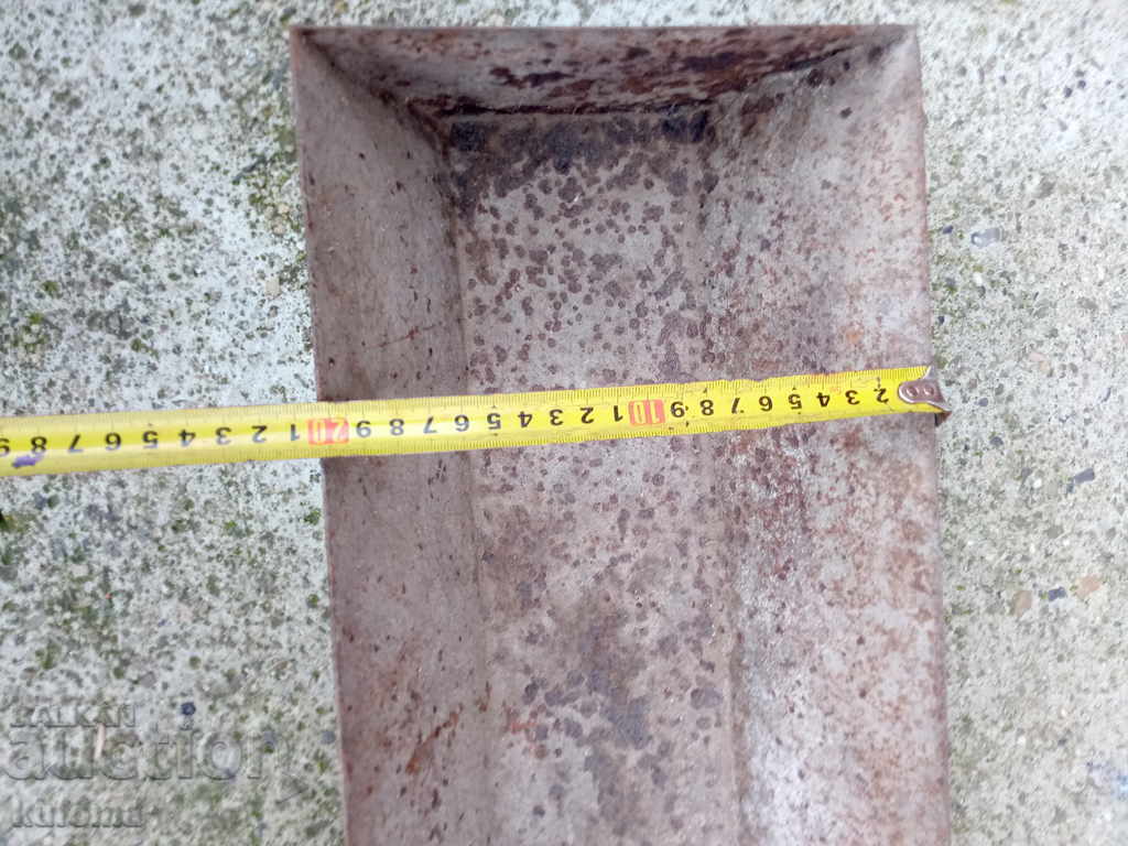 Old animal feeder with price 29.99 BGN | € 15.33 Old animal feeder with price 29.99 BGN | € 15.33