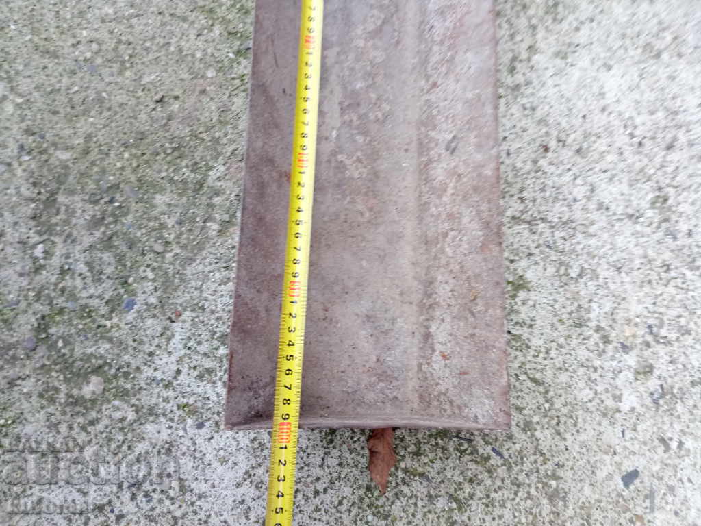 Delivery of Old animal feeder Delivery of Old animal feeder