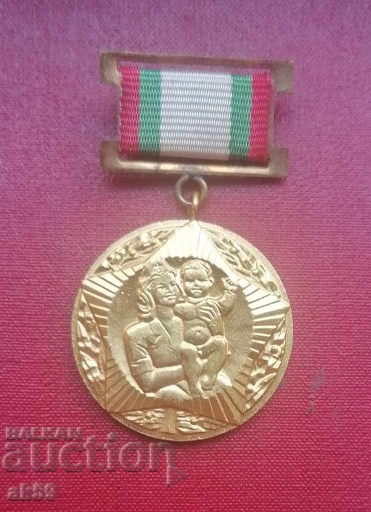 Medalie cu o sută de ani de asistență medicală de stat bulgară.