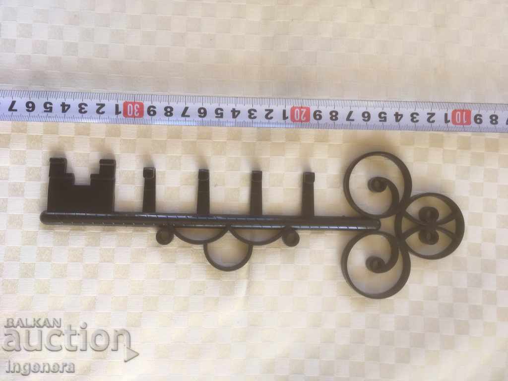 Umeraș pentru chei din plastic DIN GERMANIA ANII 90 cu preț 5.00 BGN | € 2.56 Umeraș pentru chei din plastic DIN GERMANIA ANII 90 cu preț 5.00 BGN | € 2.56