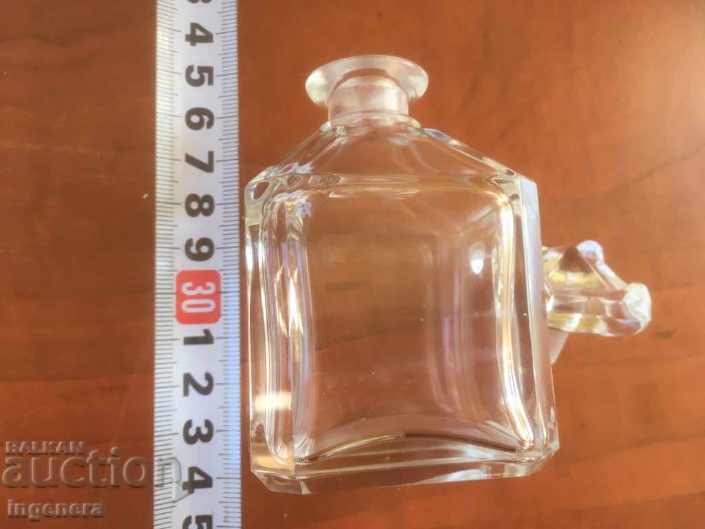 ШИШЕ ОТ ПАРФЮМ СТАРИННО СТЪКЛО ДЕБЕЛО И РЕЛЕФНО с цена 7.00 лв. | € 3.58 ШИШЕ ОТ ПАРФЮМ СТАРИННО СТЪКЛО ДЕБЕЛО И РЕЛЕФНО с цена 7.00 лв. | € 3.58