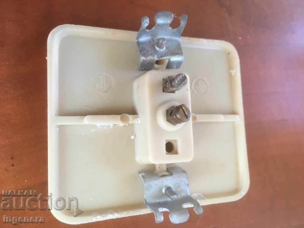 Delivery of ELECTRIC WRENCH RETRO VINTAGE BAKELITE COLLECTIBLE Delivery of ELECTRIC WRENCH RETRO VINTAGE BAKELITE COLLECTIBLE