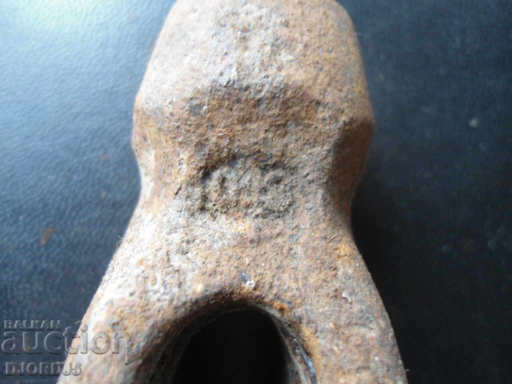 Аукцион Стар занаятчийски чук Аукцион Стар занаятчийски чук